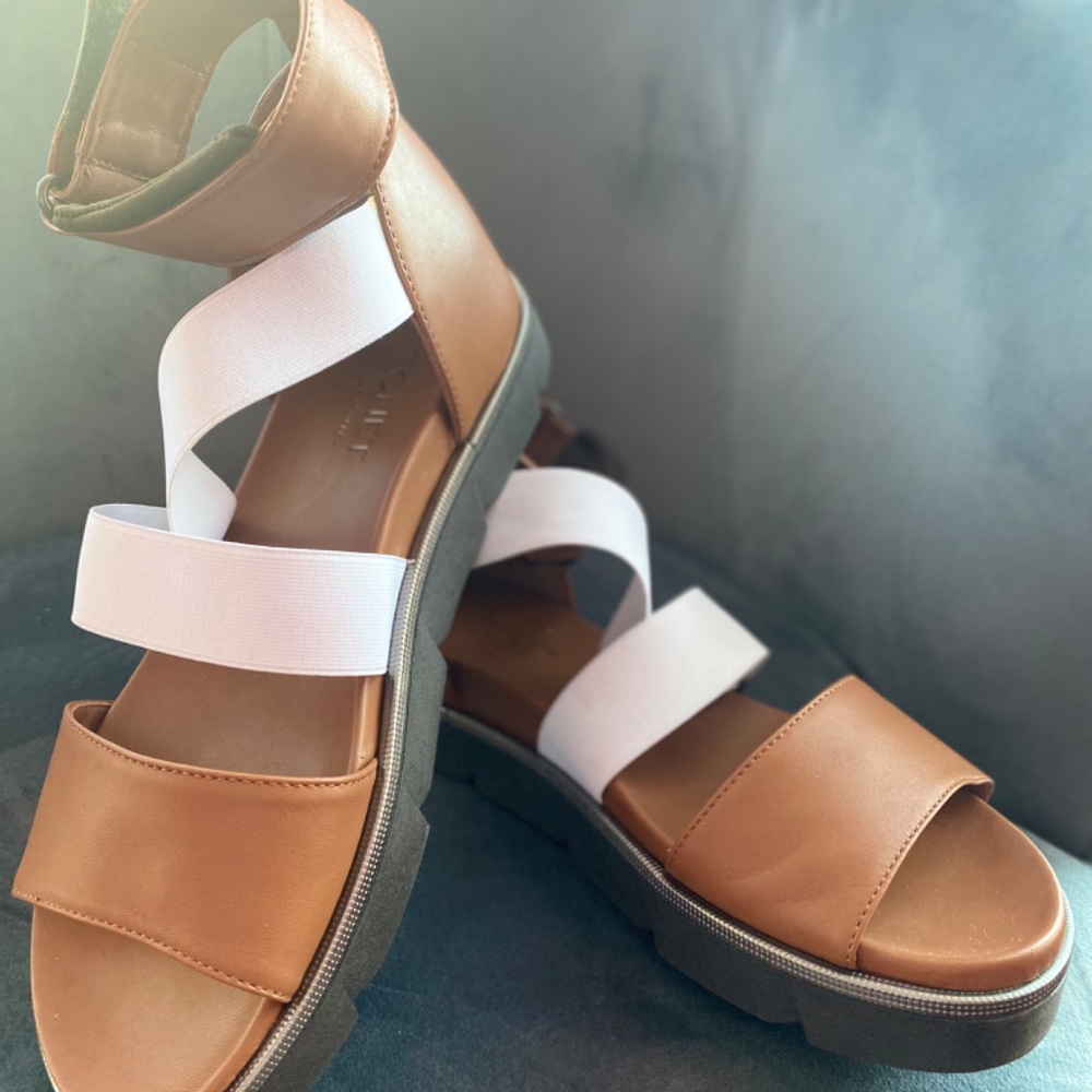 Sandals - Picture 3 of 4